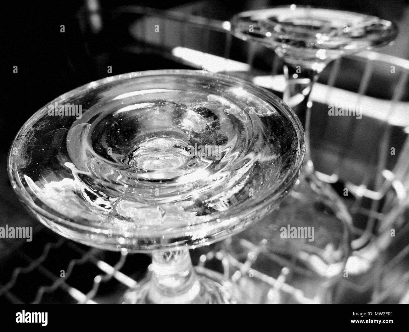 Des verres à vin sur le séchoir. Banque D'Images