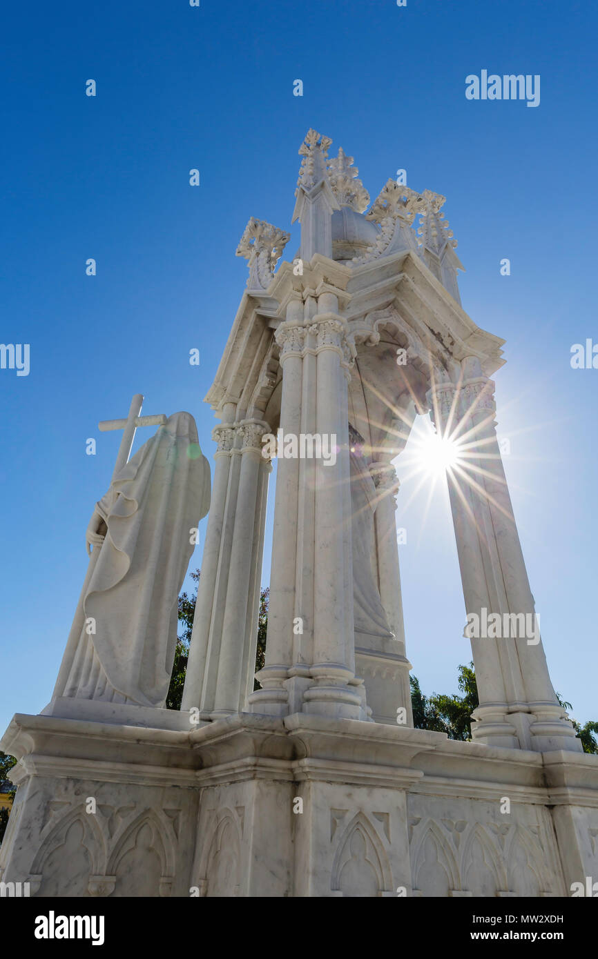 La tombe au Cementerio Cristóbal Colón, dans la Vieille Havane, Cuba. Banque D'Images