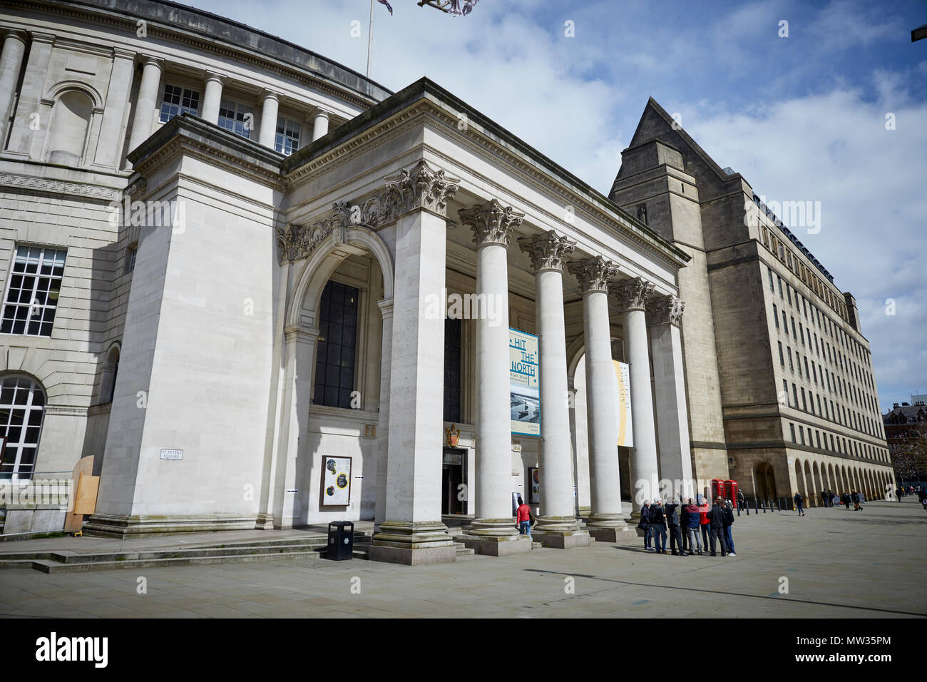 Grand tour de la bibliothèque centrale de Manchester au St Peters Square dans le centre-ville de Manchester Banque D'Images