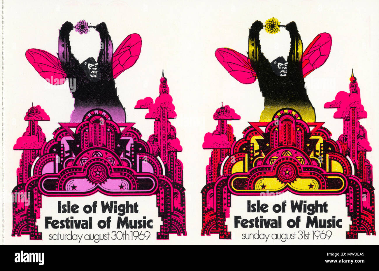 Vintage original des billets à partir de la première île de Wight Festival en 1969. Ces invendus ont été trouvés dans les tiroirs d'un agent de voyage sur l'île de Wight, récemment et ont été réprimées et vendu sur le marché des collectionneurs. Elles disposent de l'emblématique d'art pour le spectacle, et une liste de groupes connus pour figurer à l'arrière. Prix d'entrée 25/- le samedi, 2 € le dimanche lorsque Bob Dylan était due à titre. Vintage des billets de concert sont maintenant très recherchés, avec ceux de la bande classique des années 60 et 70 de la lecture trois figure sommes. Banque D'Images