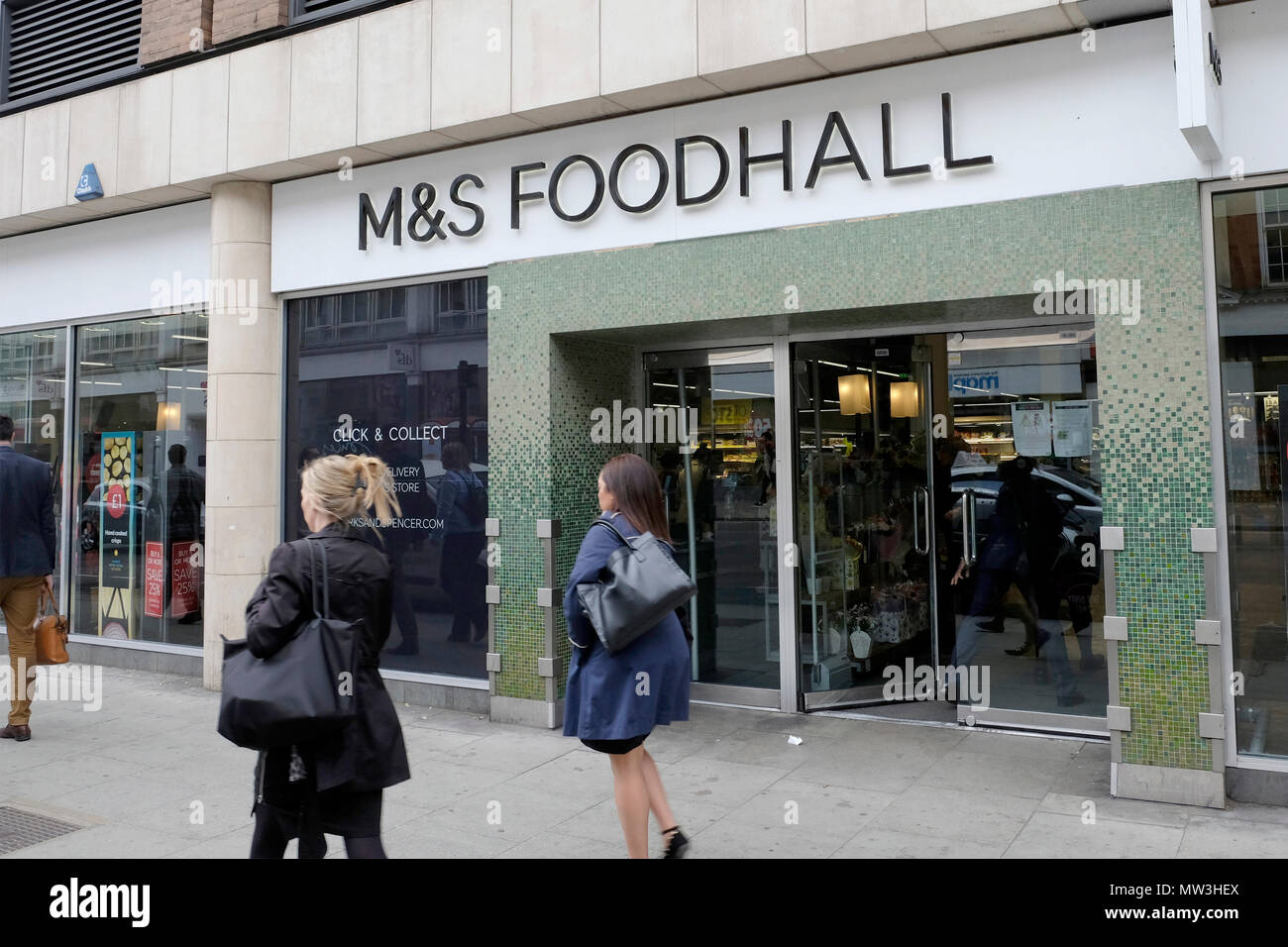 Une vue générale de Marks & Spencer food hall dans le centre de Londres Banque D'Images