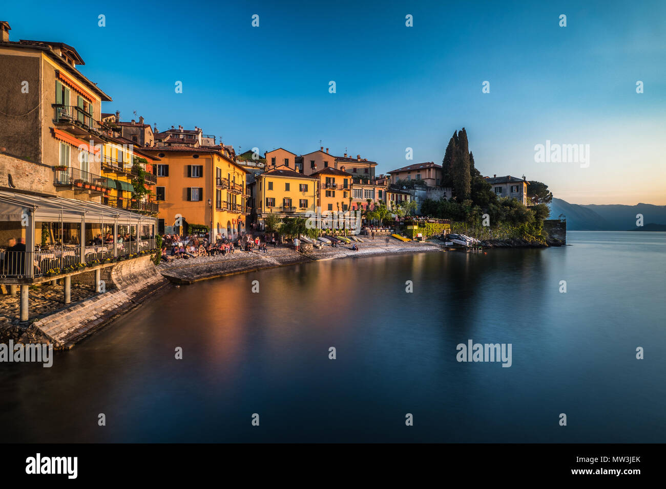 En fin de journée donnant sur le lac de Côme Varenna Banque D'Images