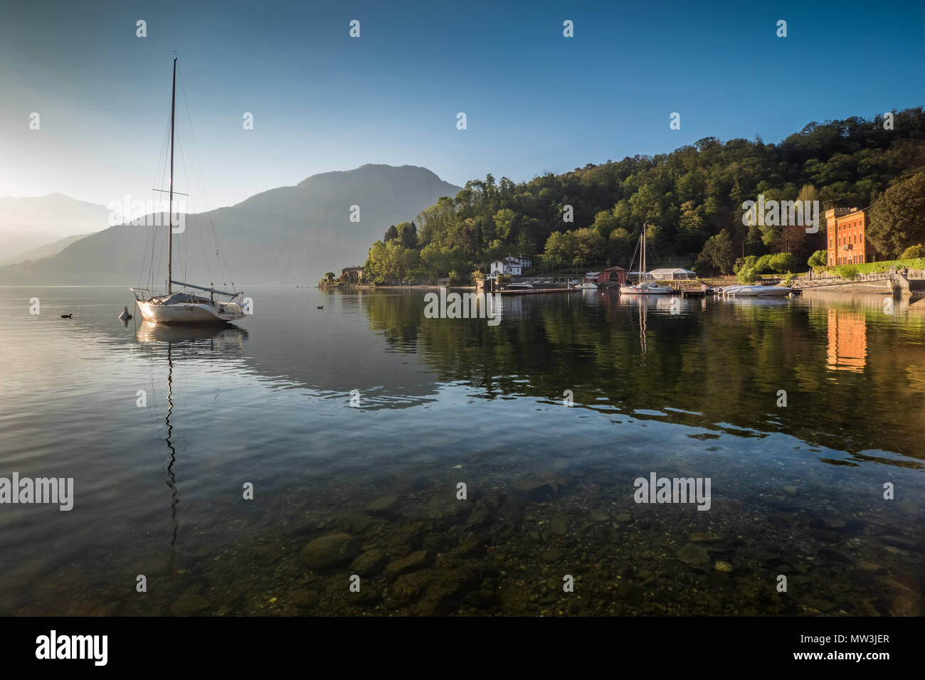 Tôt le matin sur le lac de Côme Banque D'Images