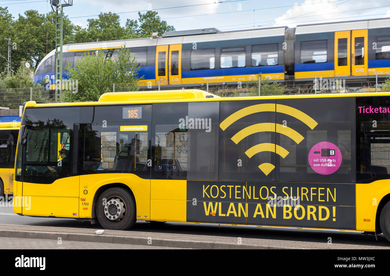 Transport bus locaux, d''une connexion Wi-Fi gratuite offrent à bord et de la fiche de chargement USB, le Ruhrbahn GmbH, les entreprises de transport des villes d'Essen et de Mülheim un Banque D'Images