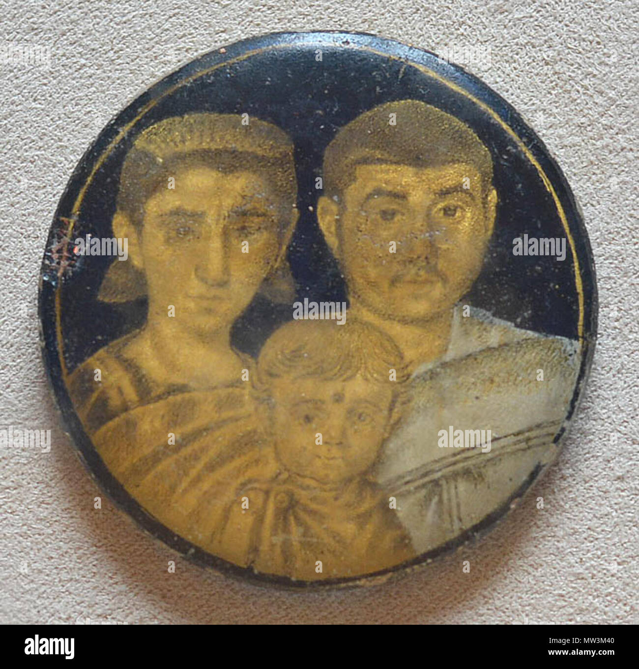 . Anglais : Gold-glass family portrait (Bibliothèque du Vatican) . 3e ou 4e siècle. Inconnu 248 Gold-glass family portrait (Bibliothèque du Vatican) 2 Banque D'Images