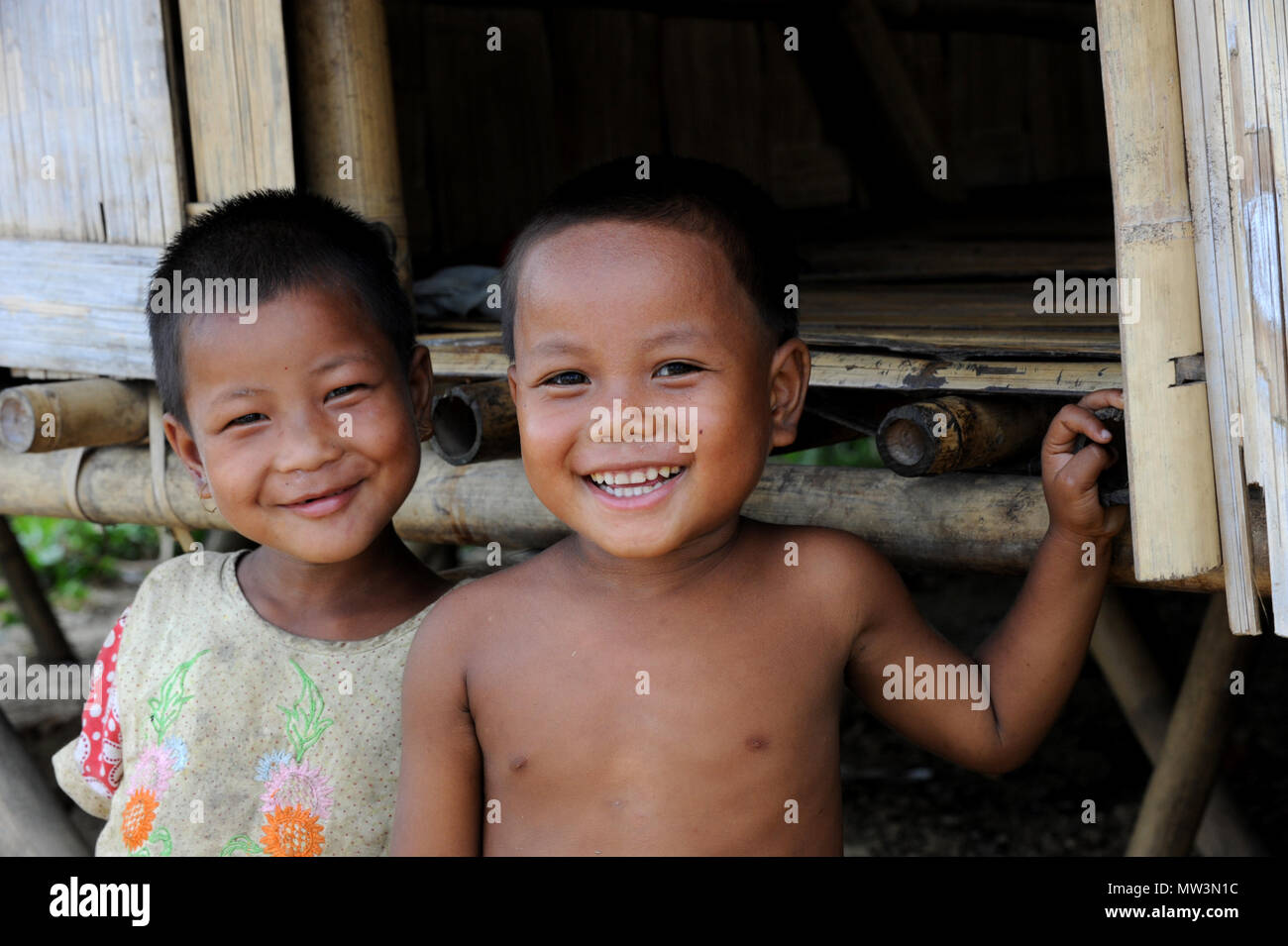 Rangamati, Bangladesh, - 17 octobre 2011 : la vie quotidienne des gens de la tribu dans la région éloignée à Sajek Vallée de Rangamati, au Bangladesh. Banque D'Images