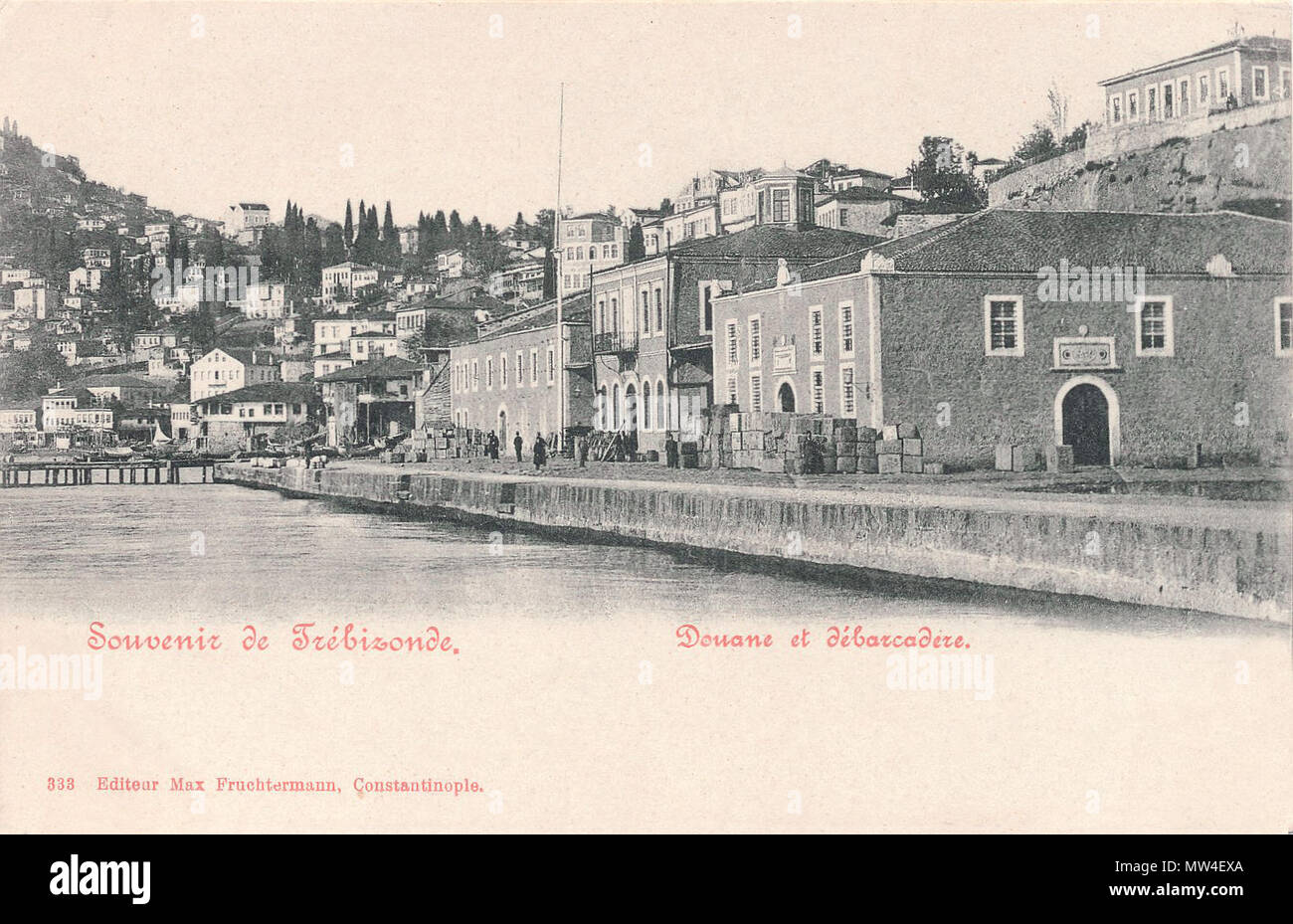 . Anglais : vue sur le bureau de douane dans le port de Trébizonde . 23 octobre 2012, 21:21:30. Photographe : Osman Nuri, Éditeur : Max Fruchtermann (1852-1918) 638 Vue de la douane, Trebizonde Banque D'Images