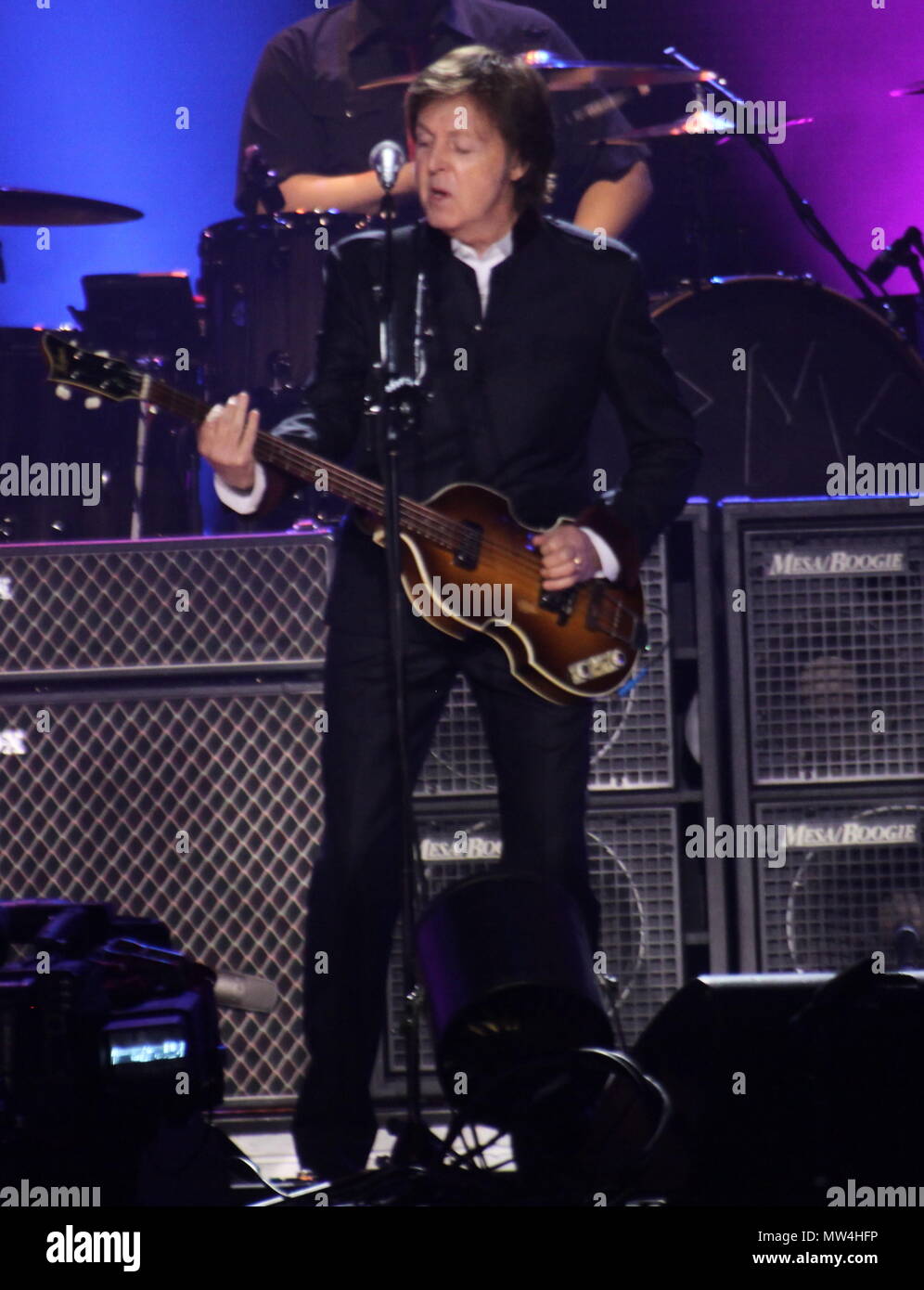 Manchester, Royaume-Uni, Sir Paul McCartney joue avec sa bnd pour vendre une foule,Manchester arena/Alamay Crédit Ian Fairbrother Stock Photos Banque D'Images