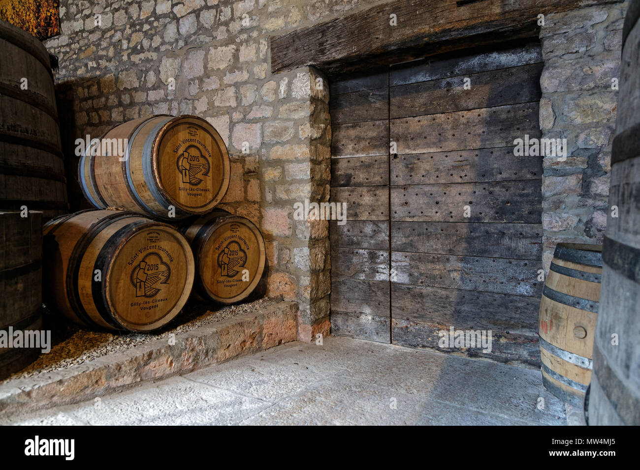 Nuits-saint-Georges, France, le 19 mai 2018 : Ancienne cave d'un établissement vinicole en Bourgogne. Banque D'Images Nuits-saint-Georges, France, le 19 mai 2018 : Ancienne cave d'un établissement vinicole en Bourgogne. Banque D'Images