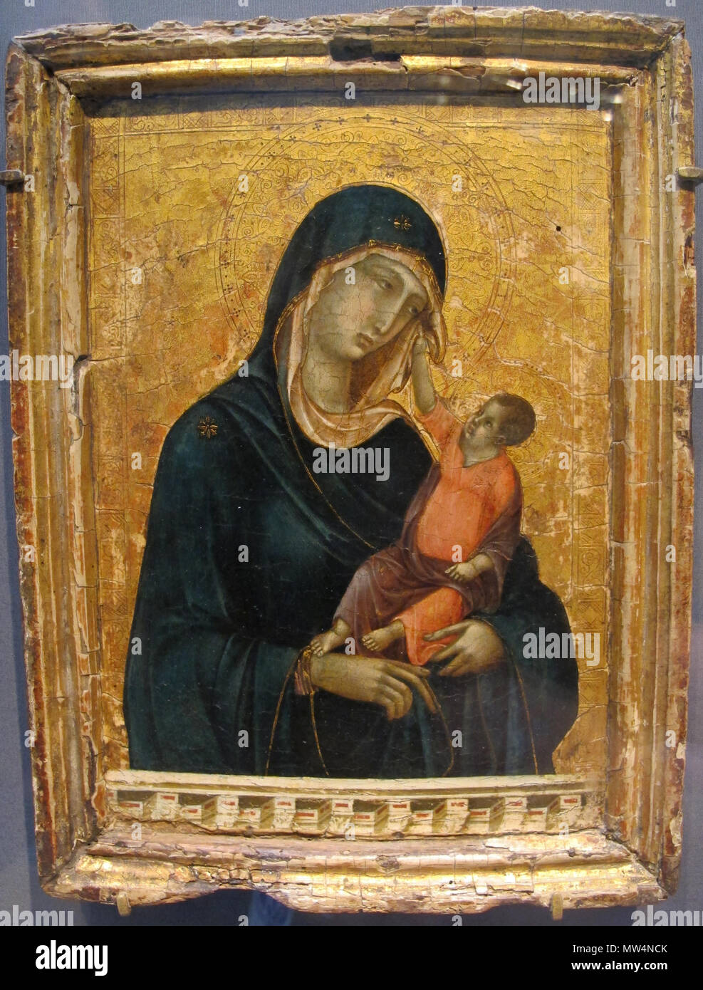 . La Madone et l'enfant . Anglais : gothique italien peintures dans le Metropolitan Museum of Art . 23 janvier 2014, 17:56:43. 172 Sailko Duccio di Buoninsegna, Madonna col bambino, 1300 ca. Banque D'Images