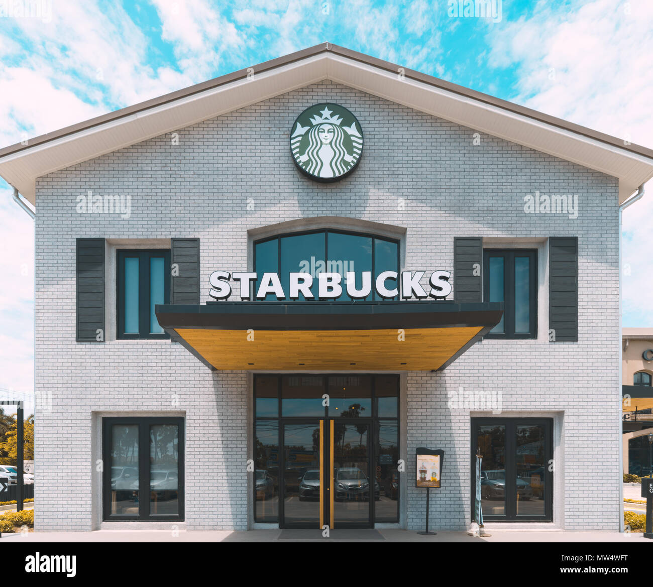 Bangkok, Thaïlande - 24 mai 2018 : Café Starbucks sur Direction générale de la journée ensoleillée. Starbucks Corporation est une société américaine coffeehouse Banque D'Images