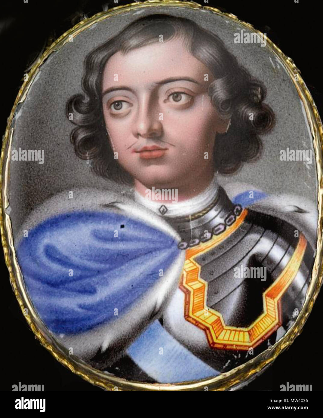 . Pierre le Grand : Rare Prix russe Portrait miniature avec diamants, début du 18e siècle une miniature ovale de Pierre le Grand habillé en armure avec une arme à l'hermine, bleu azur et le port de la ceinture de l'Ordre de Saint André le premier appelé, enfermé dans un châssis de diamants, d'une charnière et suspendu à une couronne impériale d'émail bleu royal et ensemble avec de nombreux diamants ; la marche arrière sur une plaque ovale or gravé d'une couronne impériale triple, aigle (l'aigle et orb de retenir quelques de l'original décoration émaillée), l'arrière des diamants'' émaillée en blanc avec r Banque D'Images