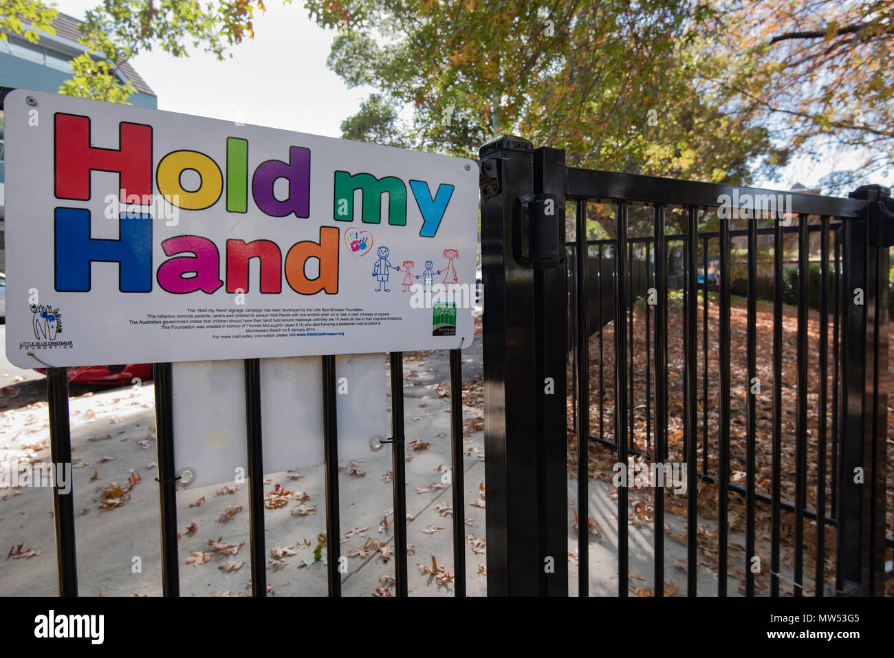 Une place ma main signe à un parc en sortie Ku-Ring-Gai sur la rive nord de Sydney. Il s'agit d'une initiative de sécurité routière afin de protéger les enfants de moins de 10 ans. Banque D'Images