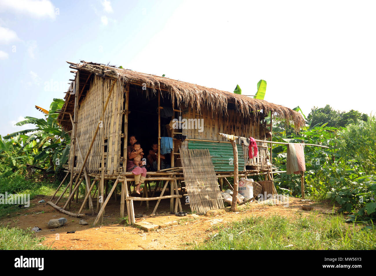 Rangamati, Bangladesh, - 17 octobre 2011 : la vie quotidienne des gens de la tribu dans la région éloignée à Sajek Vallée de Rangamati, au Bangladesh. Banque D'Images