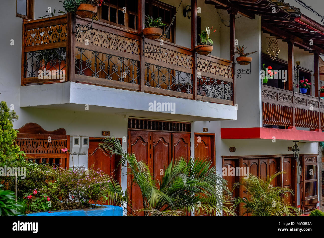 Maisons typiques dans les rues de Jardín, Antioquia, Colombie Banque D'Images