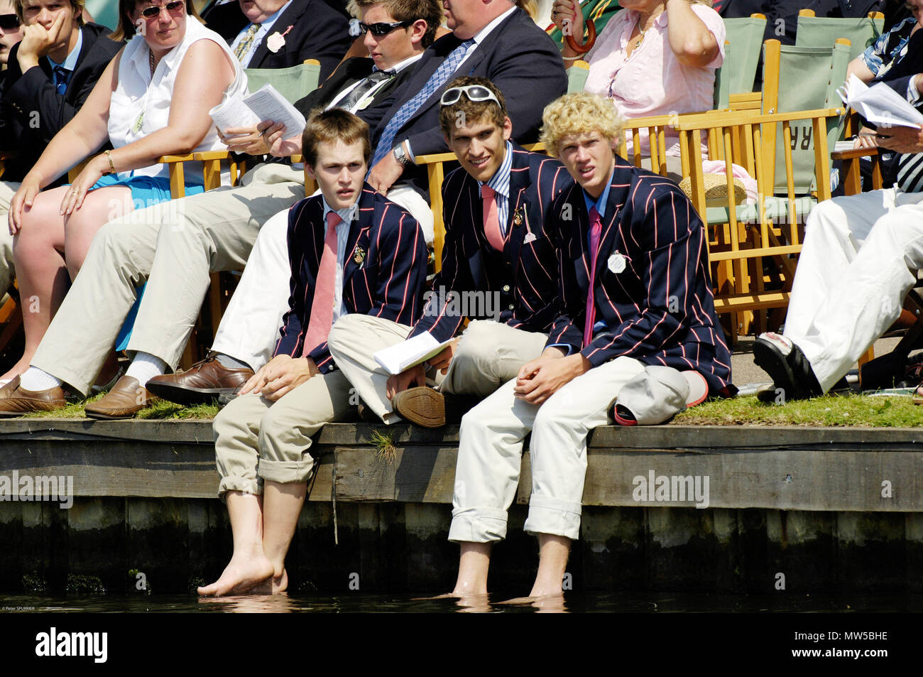 Henley, Grande-Bretagne. Dimanche 02/07/2006 Royal Henley Regatta, vue, refroidissement, Stewards, Henley, atteindre l'Angleterre 08/07/2007 [© Peter S Banque D'Images