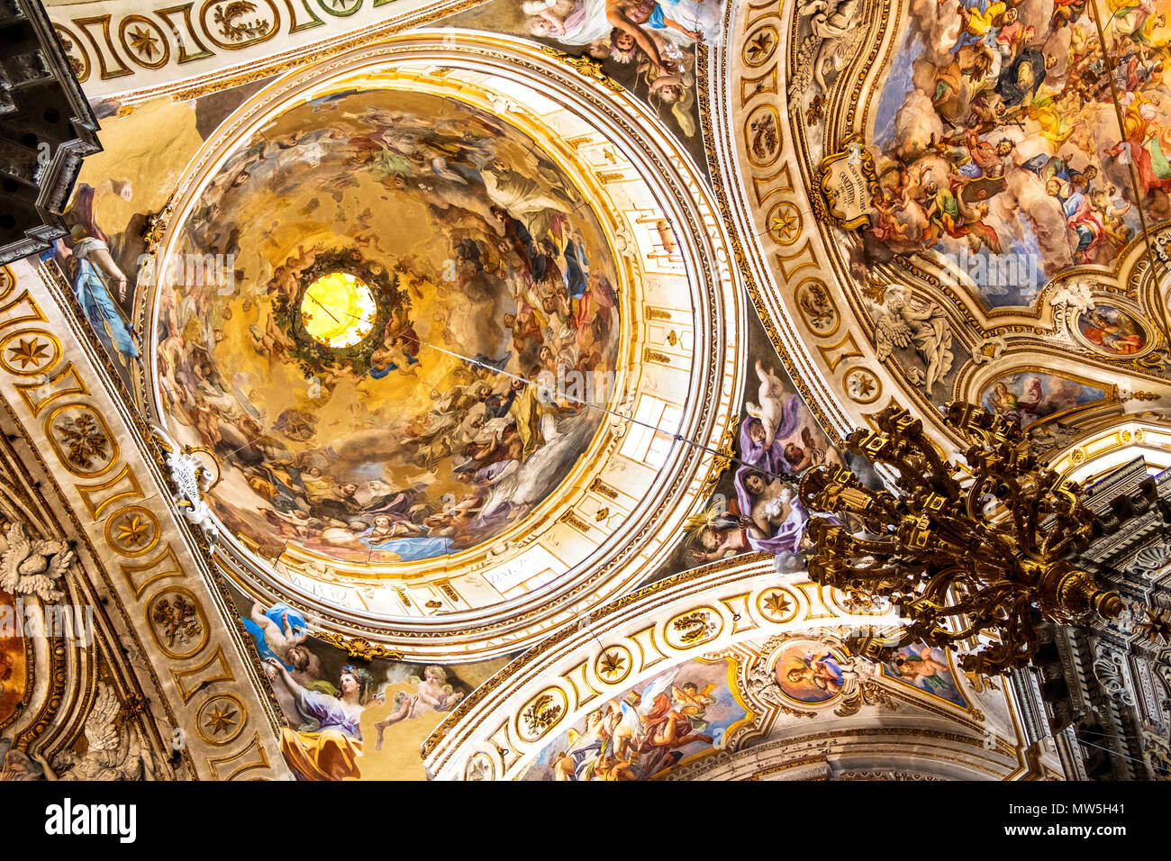 Les intérieurs, les fresques et les détails architecturaux de l'église à Palerme, Italie. Banque D'Images