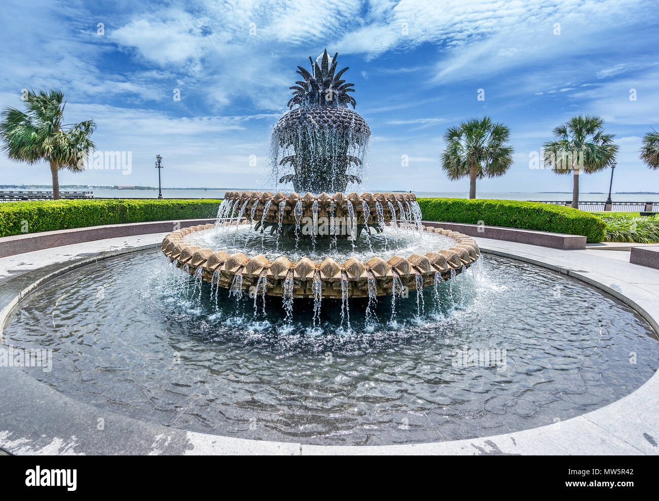 Fontaine d'eau d'ananas sur l'eau/park à Charleston Banque D'Images