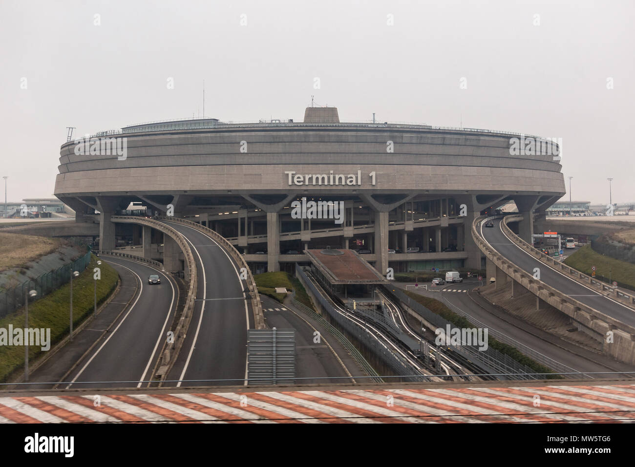 MAUREGARD, FRANCE - CIRCA DÉCEMBRE 2016 : l'aéroport de Paris Charles de Gaulle Terminal 1. Banque D'Images
