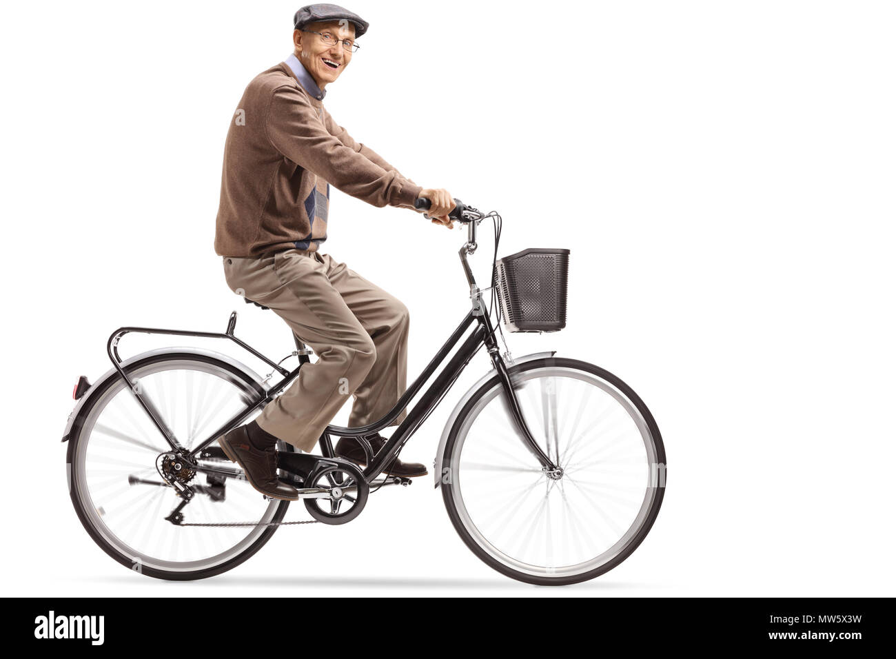 Un homme âgé d'une bicyclette isolé sur fond blanc Banque D'Images