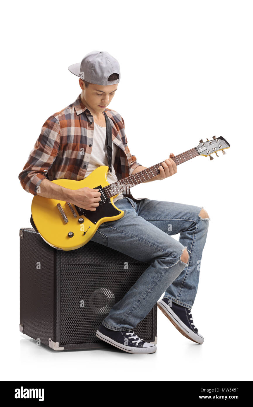 Un amplificateur et une guitare électrique sur un fond blanc Photo Stock -  Alamy