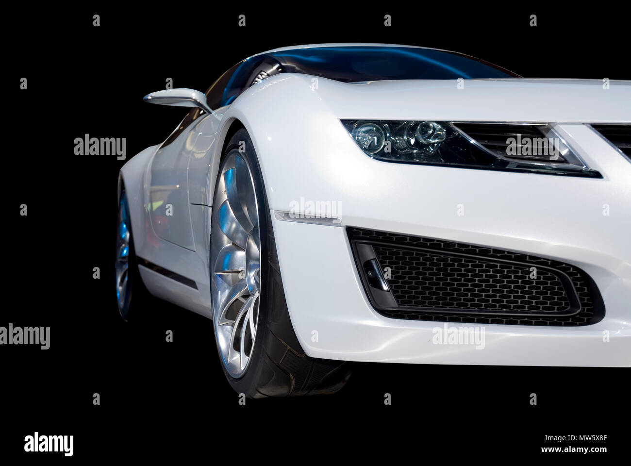 Belle Voiture De Sport De Luxe Blanc Isole Sur Un Fond Noir Regardez Dans Ma Galerie De Photos Pour Plus De Photos De Voiture Comme Ceci Photo Stock Alamy