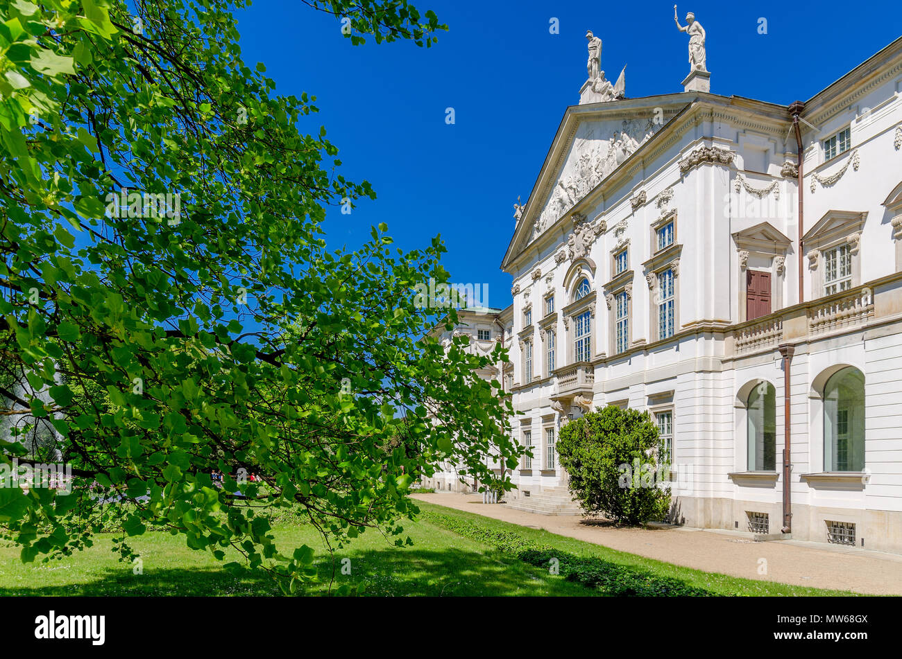 Varsovie, Pologne. Krasinski Palace (ou Palais de la Communauté), palais baroque et jardin construite au 17e siècle. Pas de Banque D'Images