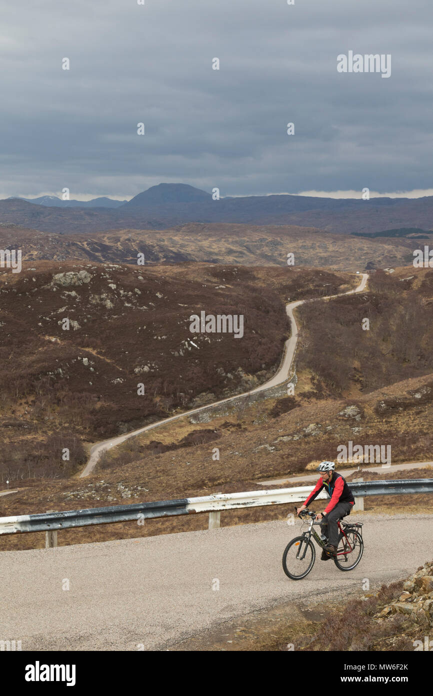 Randonnée à vélo sur la côte nord près de 500 Nedd, Sutherland Banque D'Images