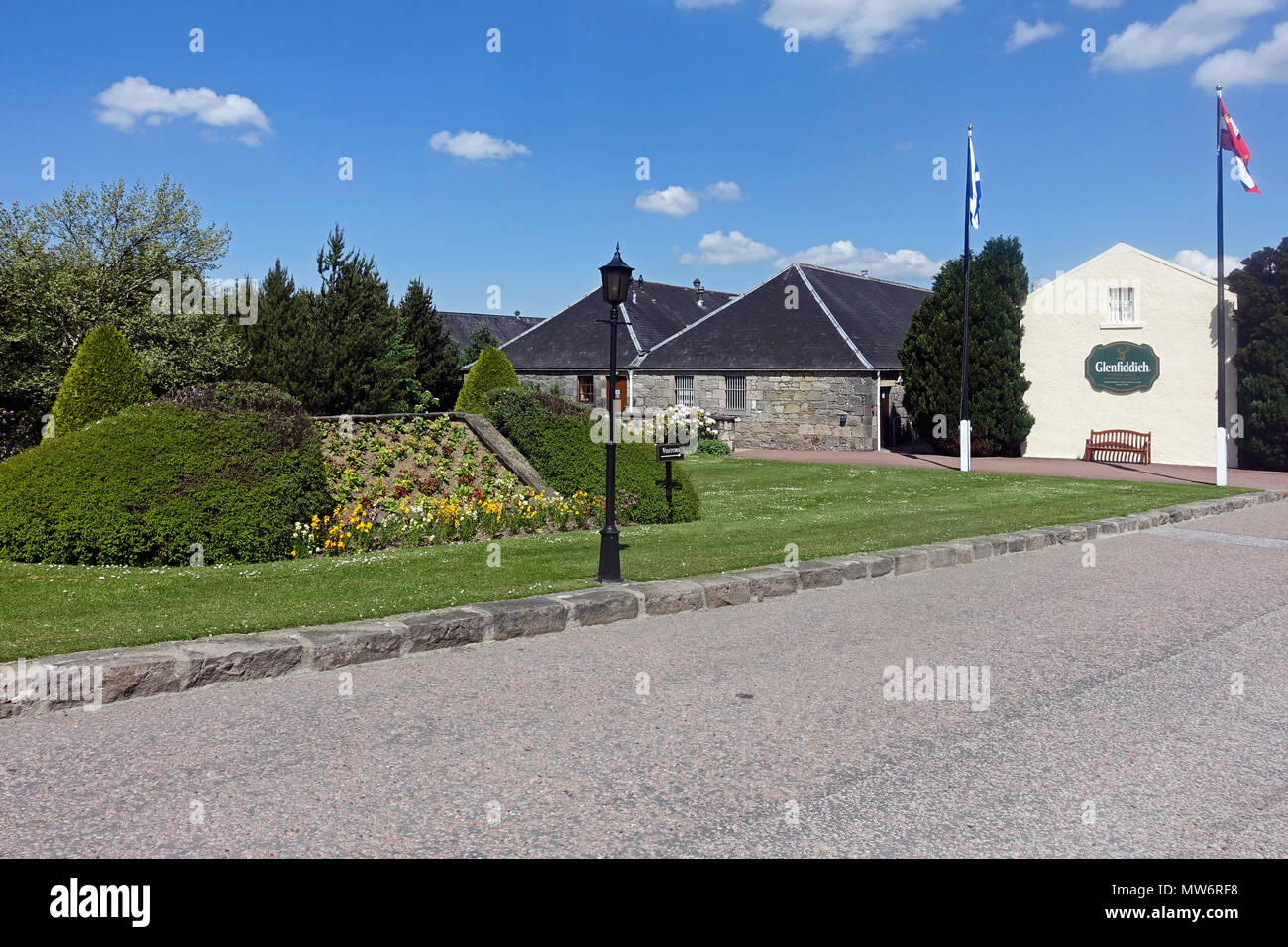 Entrée du public à la distillerie de whisky Glenfiddich à Dufftown Moray Speyside Ecosse UK Banque D'Images