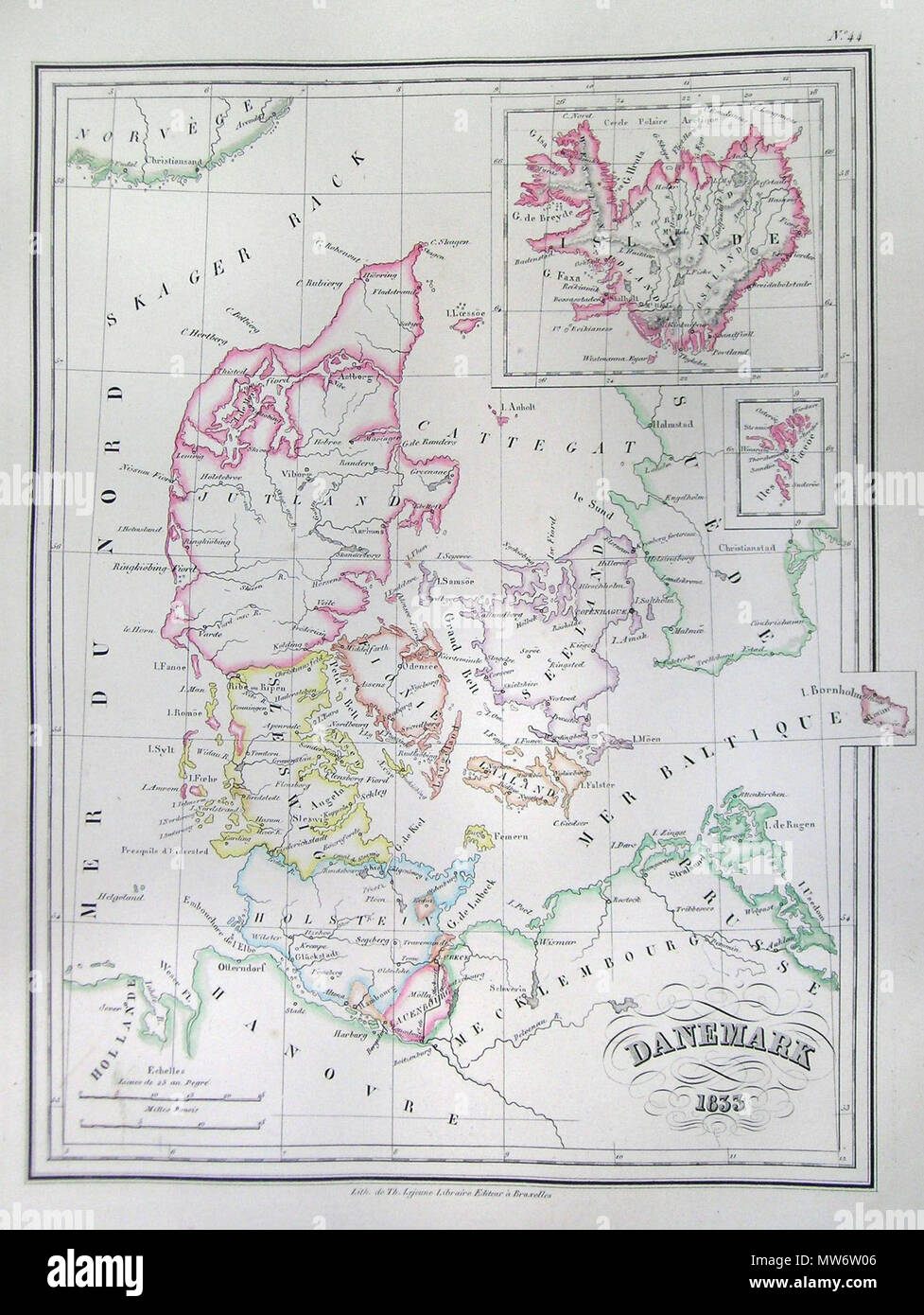 . Danemark 1833. Anglais : c'est une belle main 1833 Carte en couleur du Danemark (Danemark). Comprend une belle image incrustée d'Islande et un plus petit encadré des îles Féroé. Tout le texte est en français. . 18337 1833 Malte-Brun Carte du Danemark Îles Féroé Islande ( ^ ) - Geographicus - Danemark-mo-1837 Banque D'Images