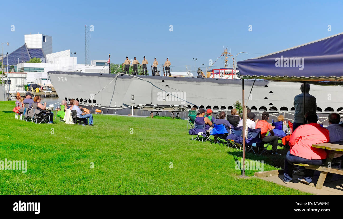 2018 Memorial Day en gerbes le U.S.S. La morue (SS 224) submarine memorial assisté par des militaires actifs et retraités, les familles et les visiteurs. Banque D'Images