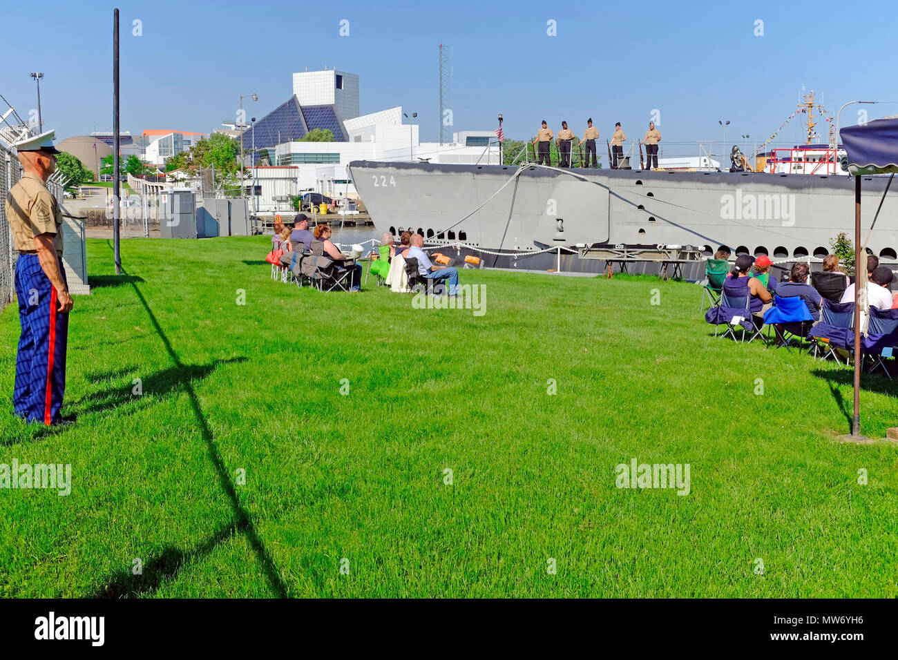 2018 Memorial Day en gerbes le U.S.S. La morue (SS 224) submarine memorial assisté par des militaires actifs et retraités, les familles et les visiteurs. Banque D'Images