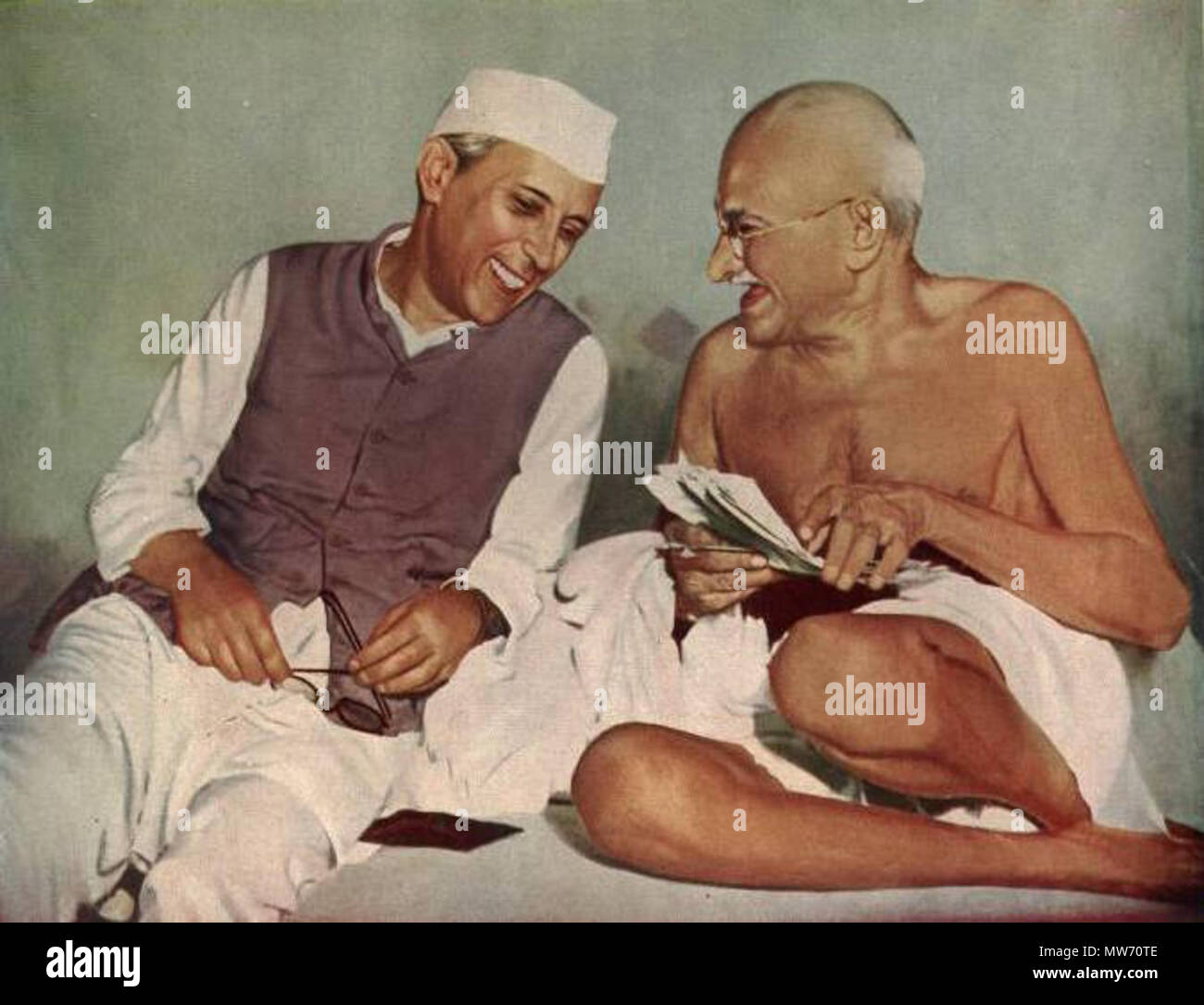 . Anglais : une amélioration de l'impression couleur, avec Nehru Gandhi à l'AICC réunion à Bombay, juillet 1946 Source : ebay, 10 févr. 2002 . 1946. unknwon 20, couleur d'impression améliorée de Nehru avec Gandhi à l'AICC réunion à Bombay, Banque D'Images