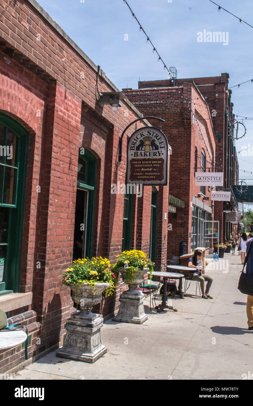 Explorer la ville et la ville dans l'ambiance Toronto Canada. Les marchés de la ville historique de bâtiments en brique, à pied les quartiers de cette ville. Banque D'Images