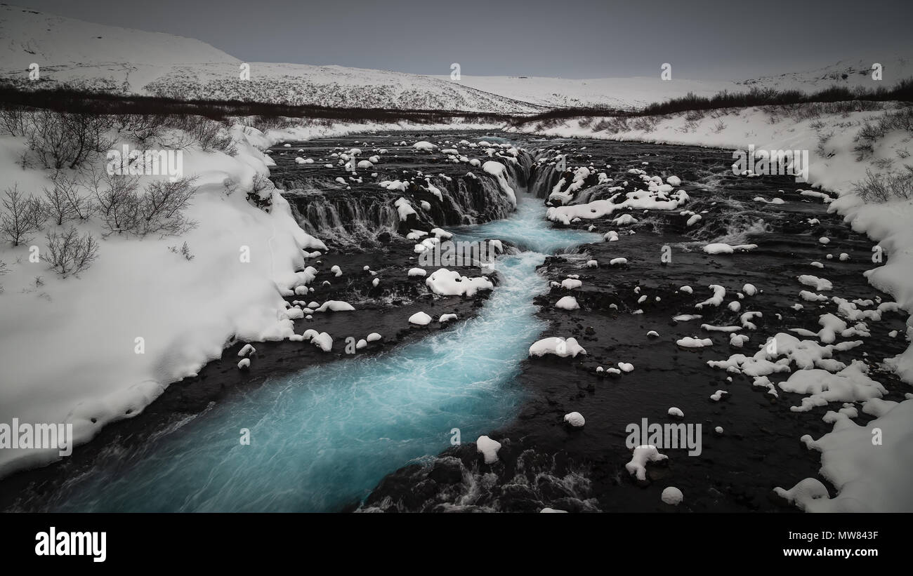 Bruarfoss cascade dans une froide journée d'hiver, l'Islande Banque D'Images