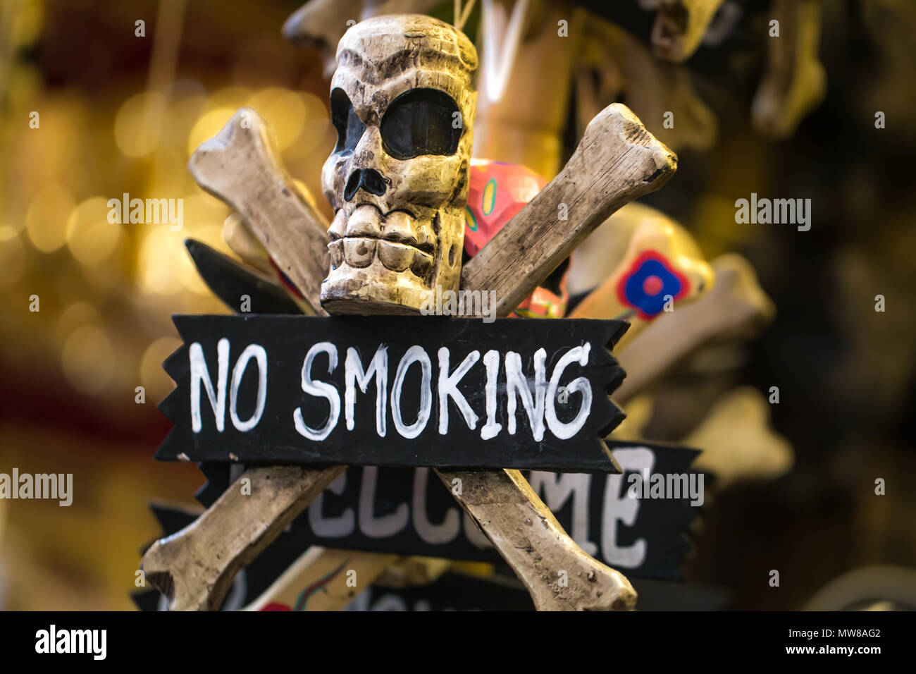 Objet avec un crâne et l'inscription Pas de fumée, gros plan Banque D'Images