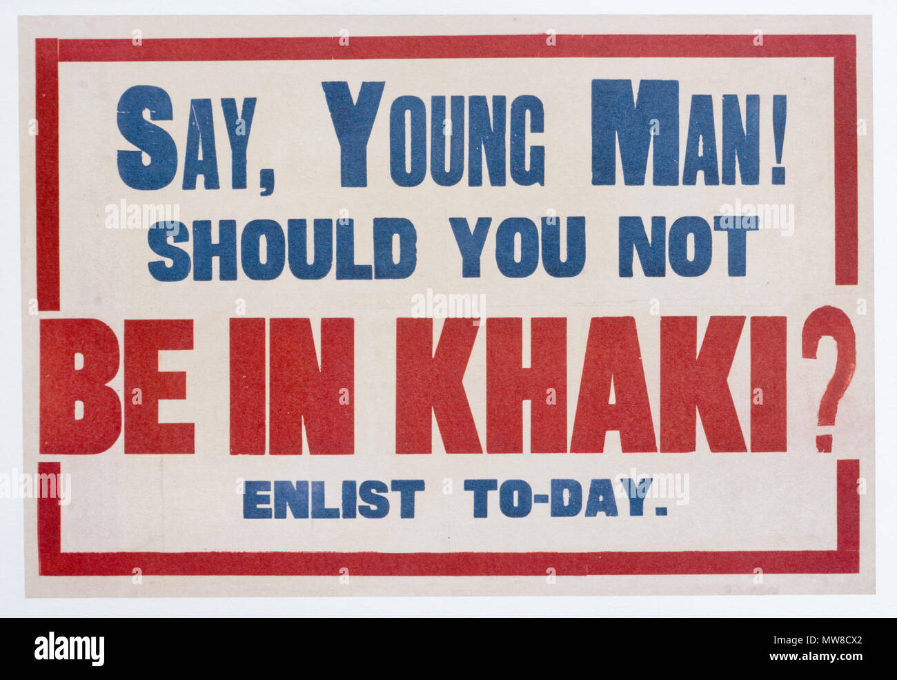 La première guerre mondiale, un appel aux volontaires de l'affiche, avec des pressions morales anciennes 'Jeune homme ne devrait pas vous être en kaki' Banque D'Images