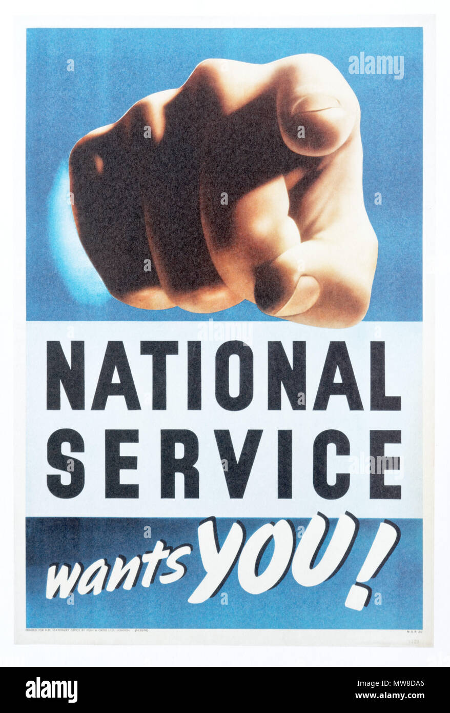 Une seconde guerre mondiale affiche disant Service national veut que vous, jeunes hommes à l'appel de service militaire obligatoire industrielle. Banque D'Images