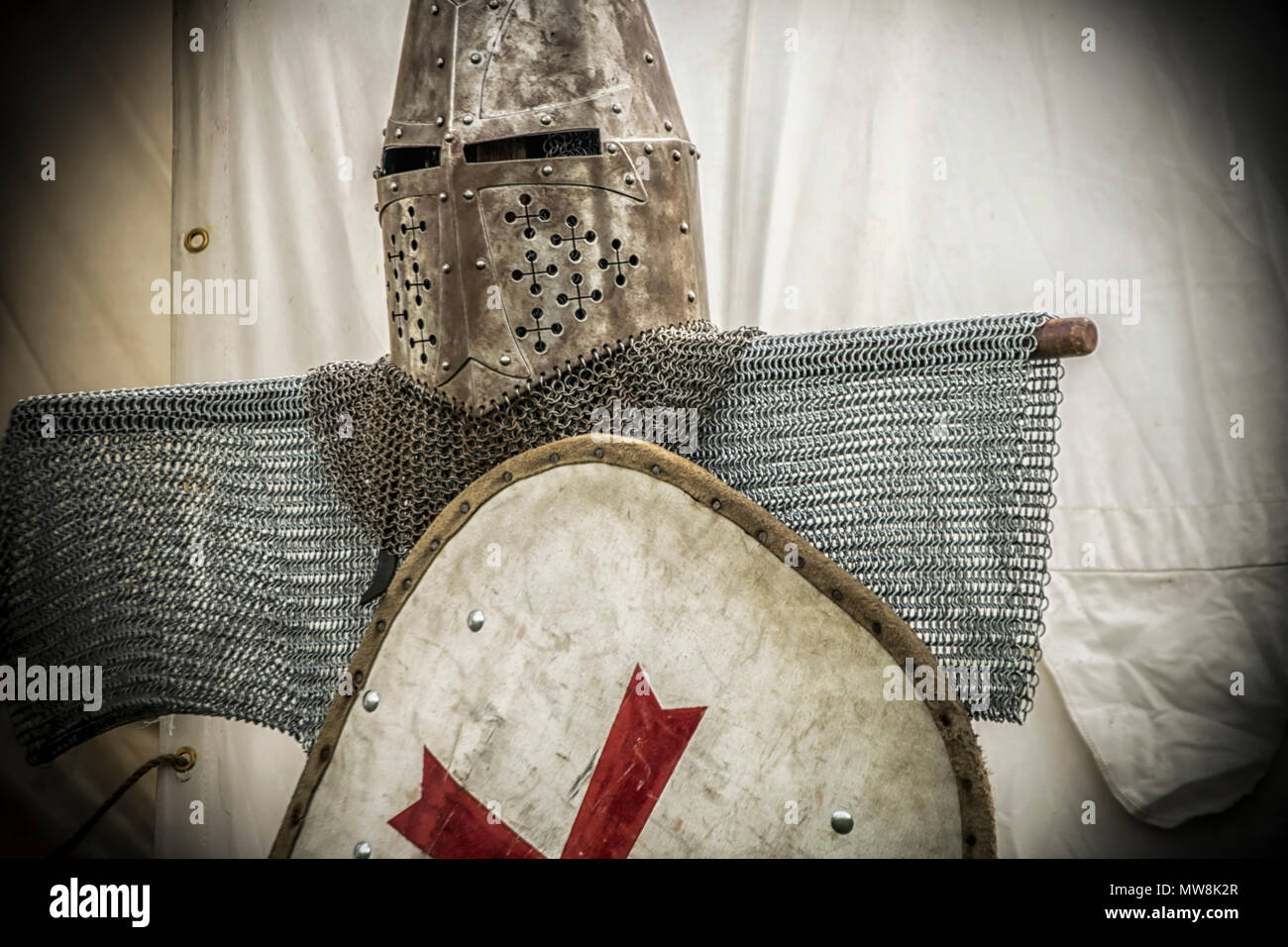 Belgrade, Serbie - 31 mars 2018 : Chevalier Fest à Belgrade, un gros plan d'une armure croisé Banque D'Images