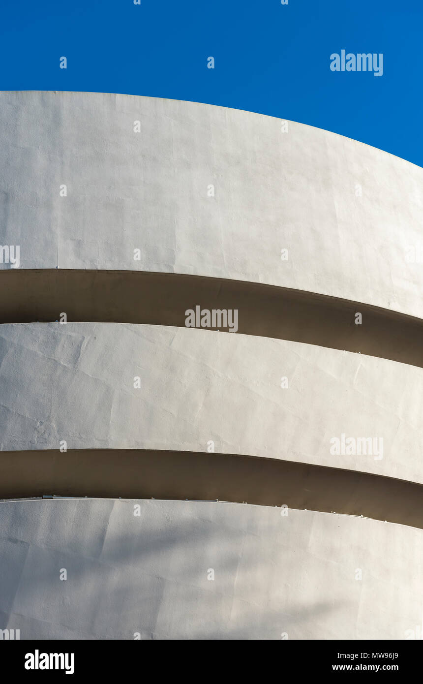 Close-up de façade du bâtiment du Musée Guggenheim à New York, USA Banque D'Images