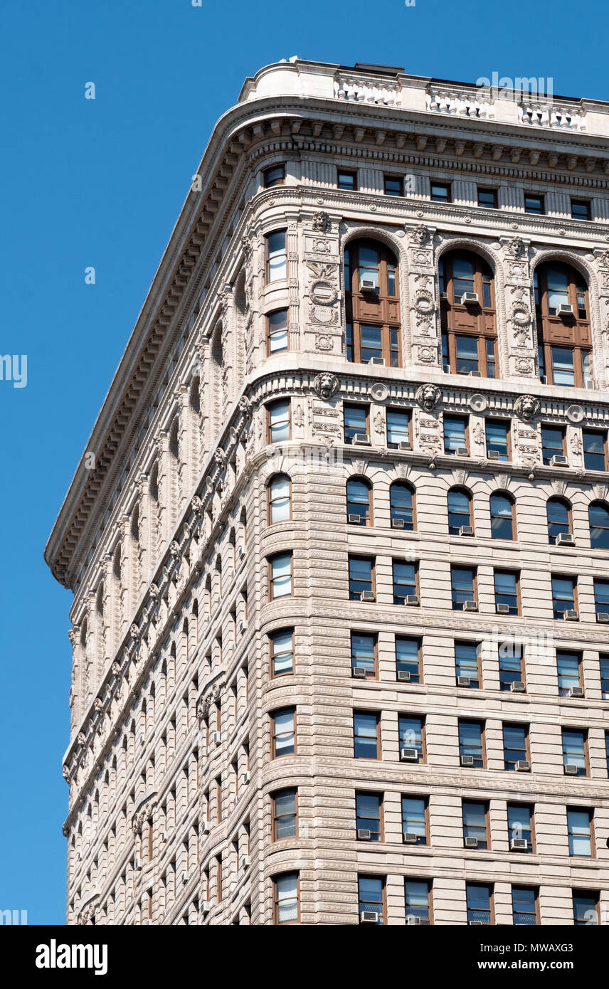 Une vue inhabituelle du Flatiron building à Manhattan, du côté sud-ouest. Banque D'Images