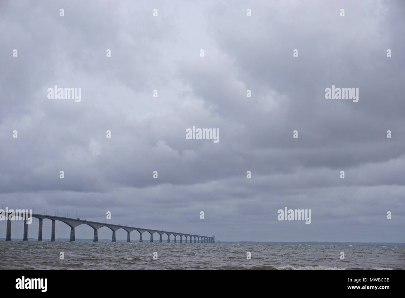 Le pont enjambe le passage Abegweit du détroit de Northumberland. Il relie l'Île du Prince Édouard avec la New Brunswick, Canada. Banque D'Images