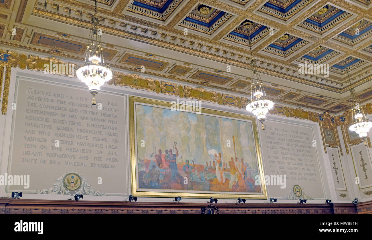 Les deux étages du Conseil de l'hôtel de ville de Cleveland dans l'Hôtel de ville de Cleveland, Ohio, est décoré de 'où les hommes et les minéraux Rencontrez' par Ivor Johns. Banque D'Images