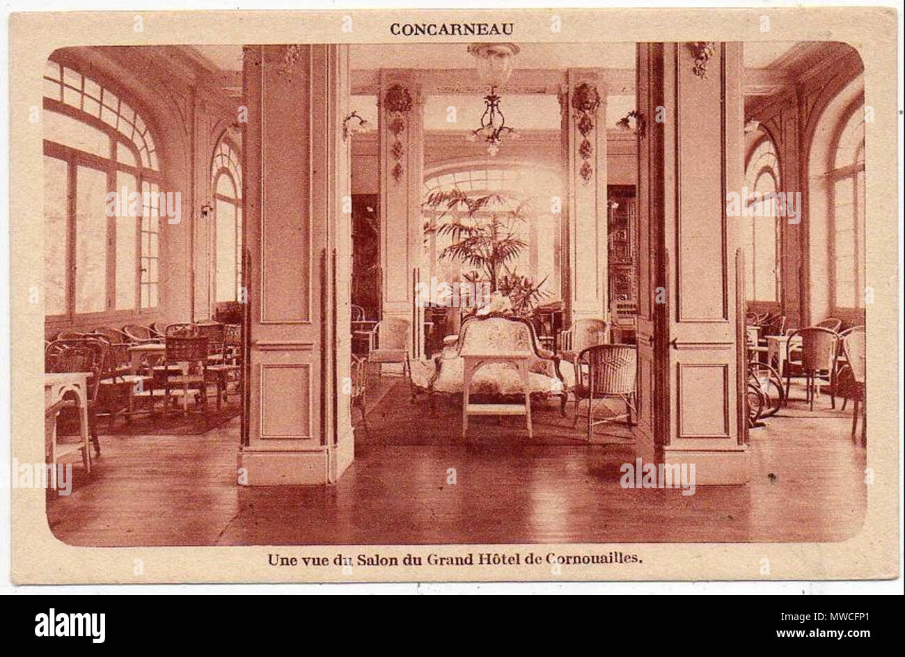 . English : Grand hôtel de cornouailles Concarneau vue du salon, le peintre Léon Broquet a produit en 1929 une frise murale dans cet hôtel . 1905. Editions Villard 251 Grand Hotel de cornouailles Concarneau vue du salon Banque D'Images