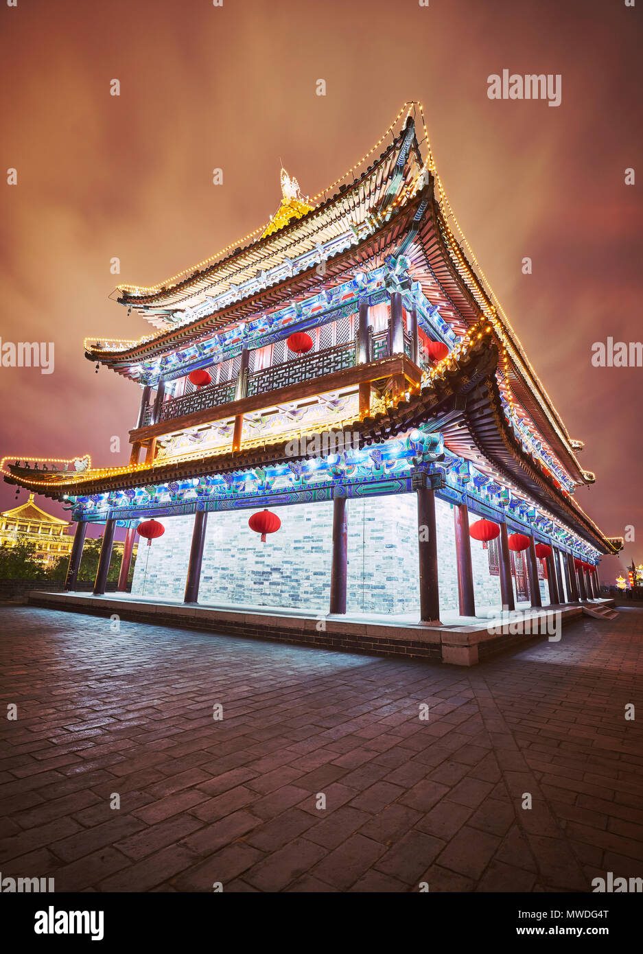 La ville de Xian wall ancien bâtiment de nuit, photo aux tons de couleur, la Chine. Banque D'Images