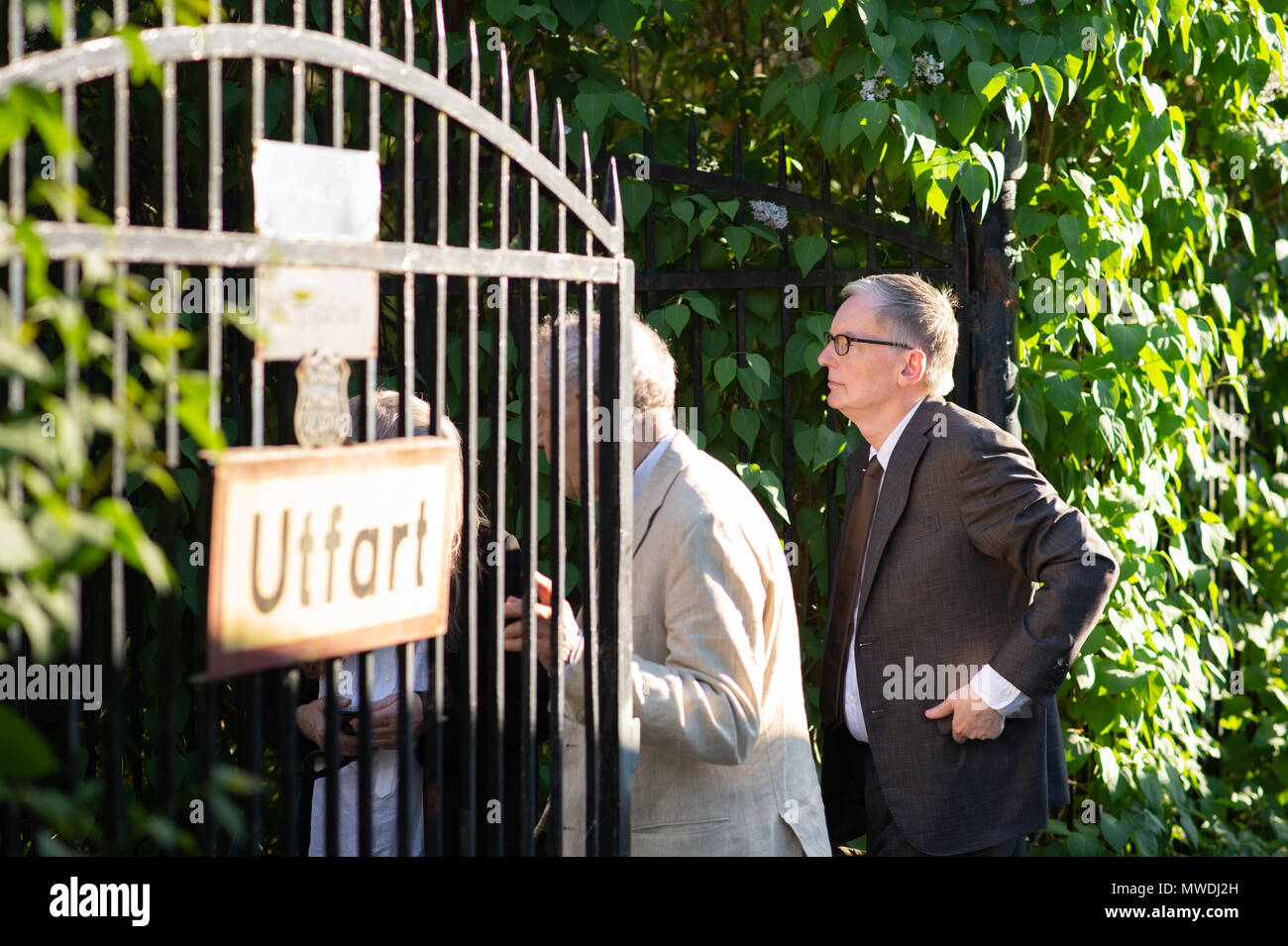 Stockholm, Suède, le 31 mai 2018. Crise dans l'Académie suédoise. Les membres de l'Académie suédoise arrive à Bergsgarden, Djurgarden, Stockholm pour dîner tardif après des réunions précédentes à l'Académie suédoise dans la vieille ville, à Stockholm. Anders Olsson, secrétaire permanent pro tempore, arrive. Credit : Barbro Bergfeldt/Alamy Live News Banque D'Images