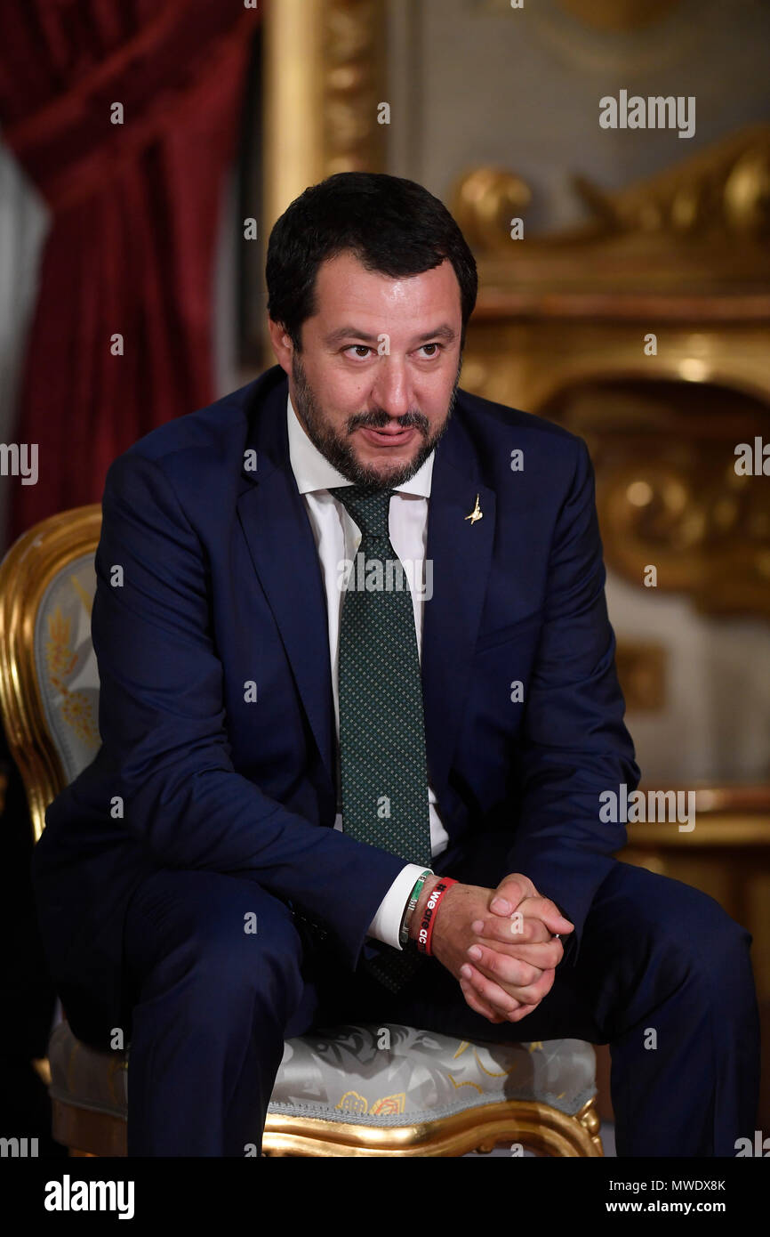Rome, Italie. 1er juin 2018. Le ministre de l'intérieur Italien Matteo Salvini assiste à la cérémonie d'assermentation du nouveau cabinet au Palais du Quirinal à Rome, Italie, 1 juin 2018. Le nouveau gouvernement du premier ministre Giuseppe Conte a officiellement pris ici vendredi, mettant fin à l'impasse d'une durée depuis début mars vote non concluant. Credit : Alberto Lingria/Xinhua/Alamy Live News Banque D'Images