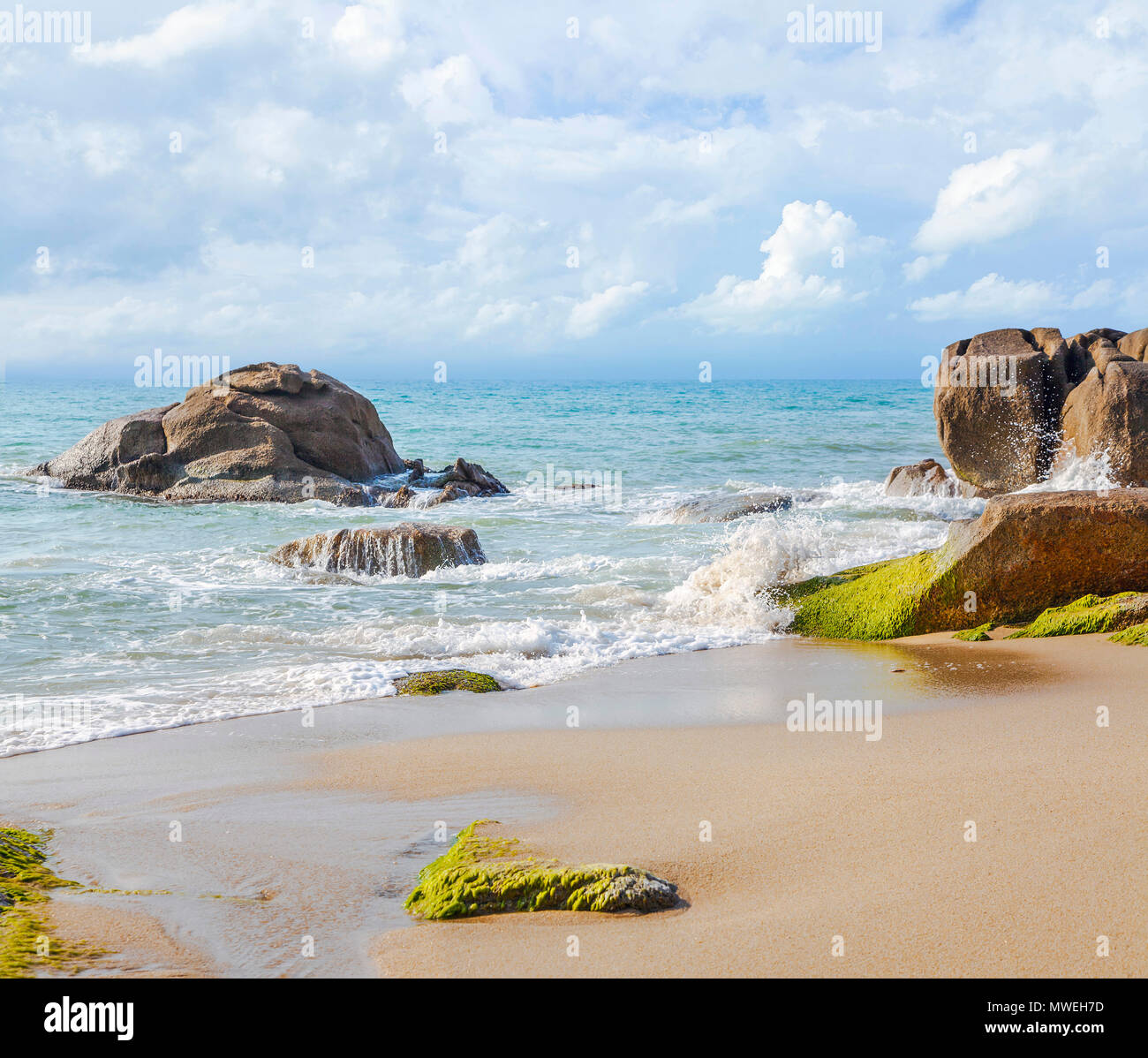 La mer d'azur de la Thaïlande. Banque D'Images