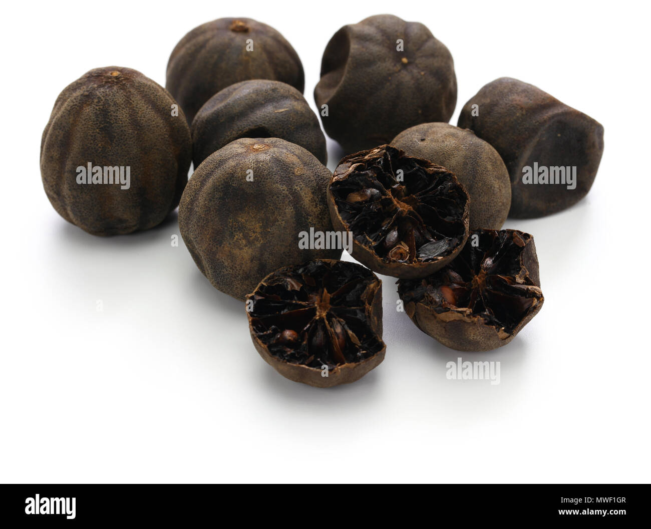 Persan séché, lime noire limu amani isolé sur fond blanc Banque D'Images