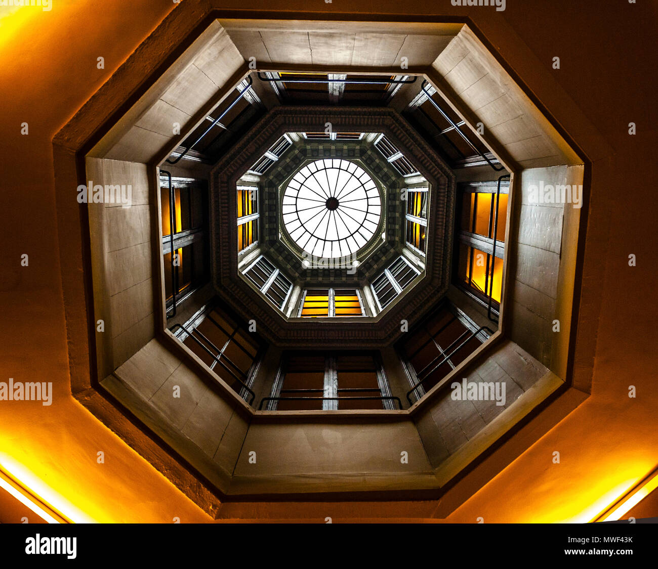 La lumière de l'atrium de la Maison de l'armateur, une maison musée dans le Havre Banque D'Images